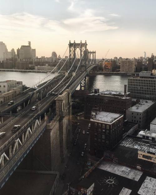 everlane:  Whether you’re staying in the city or leaving it, enjoy the long weekend.  Clo