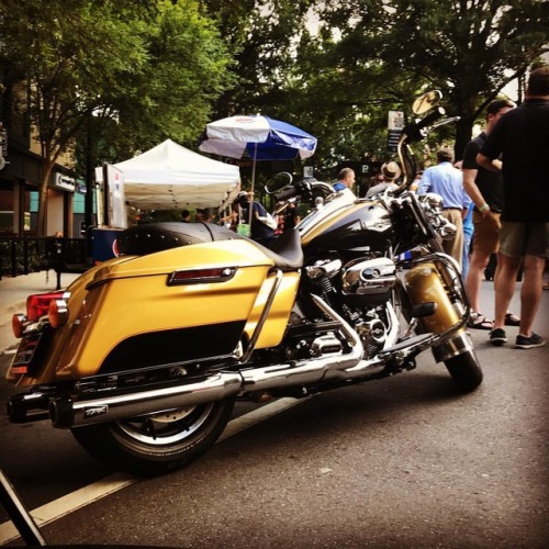 Downtown Alive with the 2017 Harley-Davidson Road King. #harleydavidson #motorcycles #milwaukee8 #10