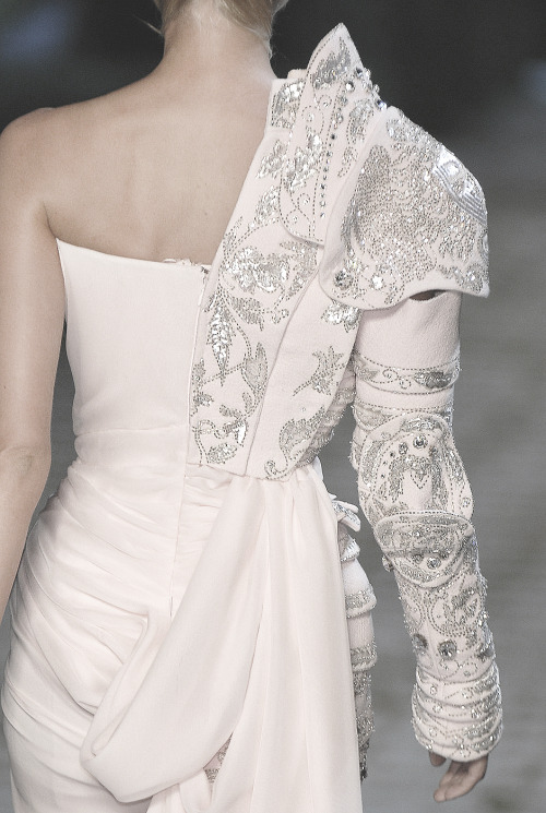 pivoslyakova:  Detail at Christian Dior | Haute Couture, Fall 2006.