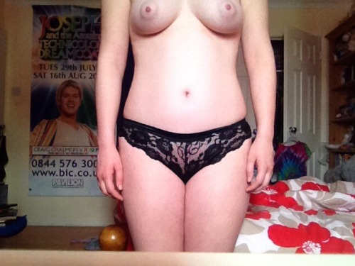 horny-little-thang:  2,000 followers! 🎉🎉🎉😊x 