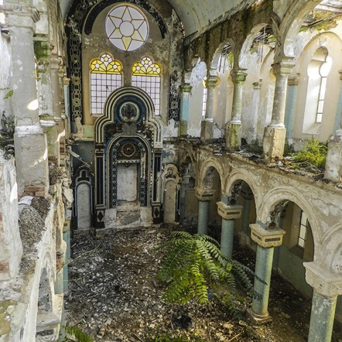 abandonedography: The now abandoned Great Synagogue of Constanta, Romania (via)