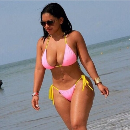 thecakemagazine:  LIKE👍 if you like thick women …TAG A FRIEND #thecakemagazine @thecakemagazine