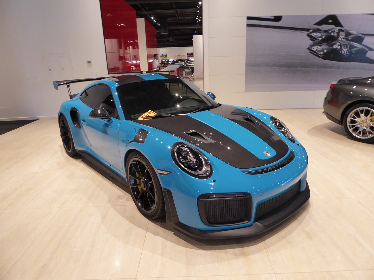fromcruise-instoconcours:  Weekend highlights #1: a drive out to Lake Forest Ferrari.