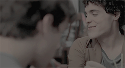 dxhaans:   everyone keeps controlling me and no one wants me to kiss anyone.  
