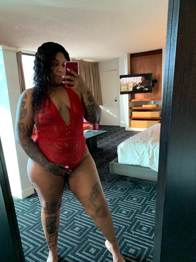 taaylorrrt:taaylorrrt:I love my body &amp; I love showing it&hellip;now come let me put this pussy on your face👑Just so y’all can see this fresh face😍
