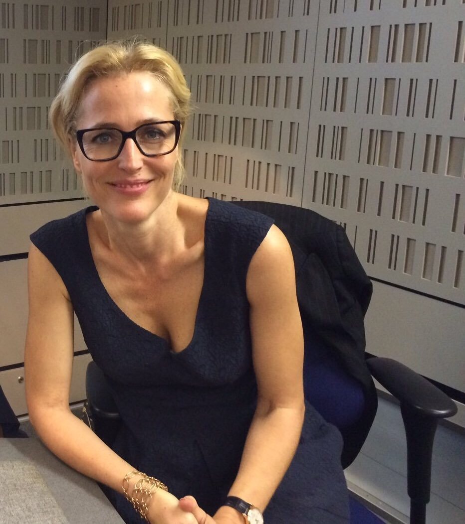 sunshinetoday :“Gillian Anderson-Chris Evans Morning Show”