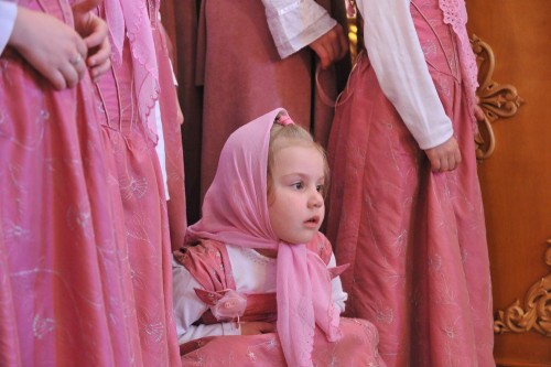 globalchristendom:Russian women and a girl at church. (Photographer: Victor Kornyushin)