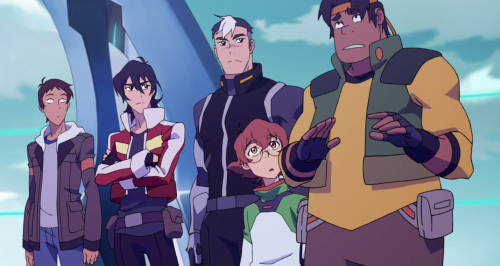 otakusiren:PIDGE IS SO FUCKING SMALL LOOK AT THIS SPACE NERD. SHE LITERALLY HAS TO LOOK UP TO EVERYO