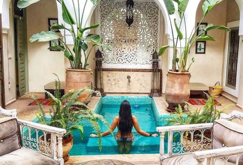 Nada mejor que un baño en la piscina de @riadpalaciodelasespecias ¿te vienes? #marrakech #riadpalaci