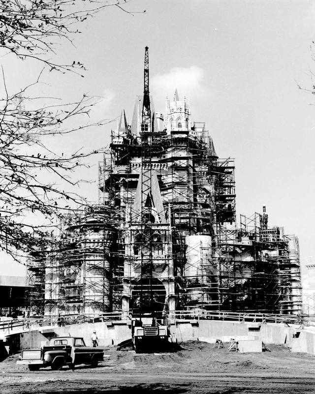 youcandreamit-youcandoit:  Building Cinderella’s Castle  