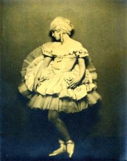 saisonciel:Maria Gambarelli by Carlo Leonetti, c. 1920