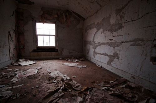 skylerbrownart: what was once a young girl’s bedroom photo by Skyler Brown
