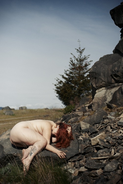 freshiejuice:  “To the left now, boy Underneath the moon By the thick tan sand And the tall thin grass One more thing for you”  Photos by andrewkaiserphoto  2015 