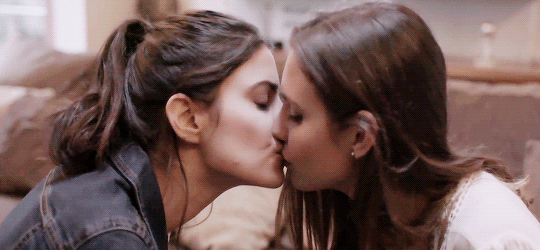 gayleykiyoko:  every juliantina kiss (so far)