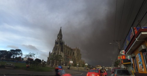 fireshootingstar:Do you see that shit? those ain’t clouds, those ain’t smoke.those are ashes. Oh yea