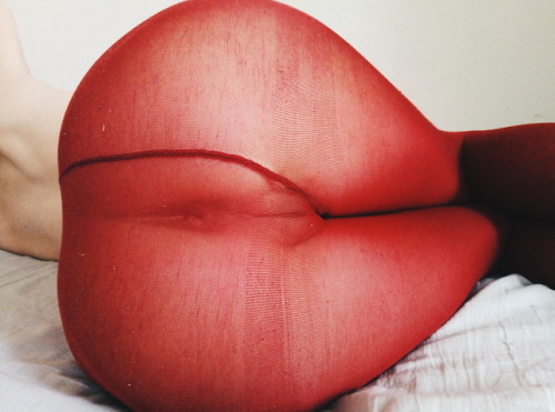 welovewesex:Red is my favorite.