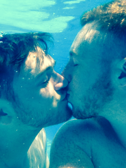 teabeard:  Aquatic kissing!