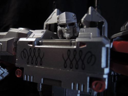 Mega Steel MS-01 Storm Emperor (3rd party IDW Megatron) He is 18cm tall (20cm if you counted the sho