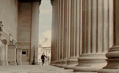 winterhalters:history meme (french edition)  →  8 moments (1/8) The evacuations of the Louvre Museum