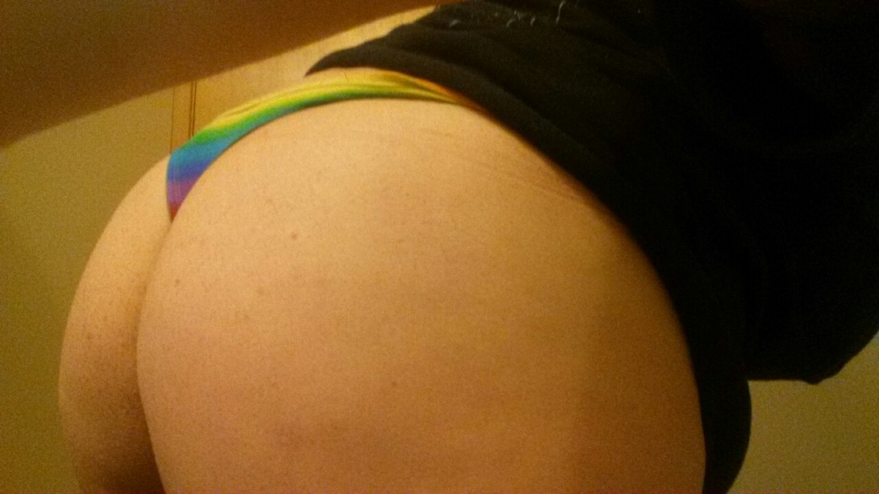 grandiose-fevers: Come hmu to get squished by this thick goddess!   🍰🍰Only