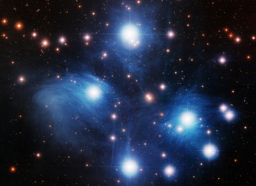 spaceplasma: Seven Sisters The Pleiades are an open cluster easily visible to the naked eye. The clu