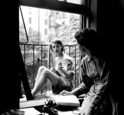 plaisirdelire:  Nina Leen - Jean Patchett &amp; Eileen Ford, New York City, 1948. 