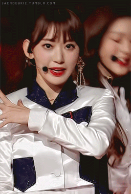 jaendeukie:MAMA 2018 in Japan    ⮡  SAKURA ✧ ‘La Vie en Rose’ 🌹   