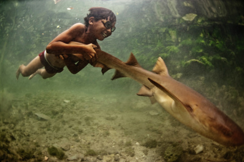 thegoddamazon: awkwardsituationist: BAJAU LAUT: LAST OF THE SEA NOMADS the bajau laut are some of th