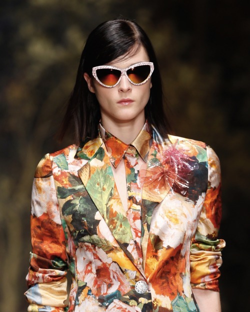 wgsn:Mirror shades and a three-piece floral pant suit. Winner! #LauraBiagiotti #MFW