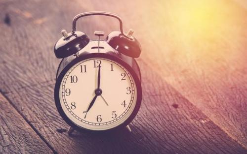 allaboutchinese: 想成事业，必须宝贵时间，充分利用时间。  You must cherish time and make full use of it if you want