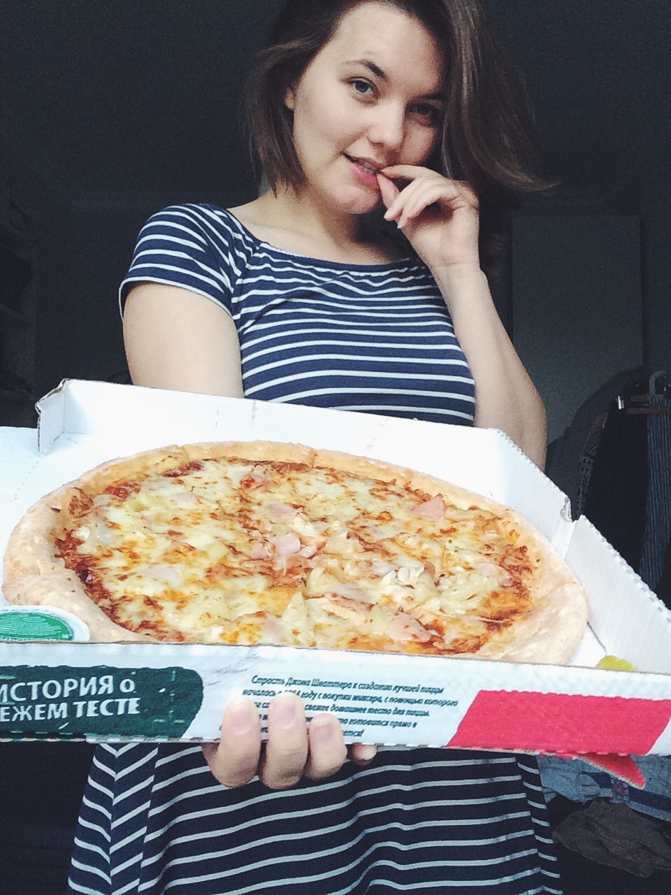 bearro:  cakestales:  I brought pizza all for you 🍕  Only one?  I want