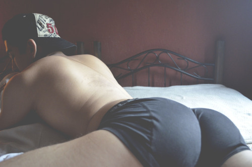 gaymalebubbleass: southerncrotch: Sexy wedgie OHHHH HOT DAMNN