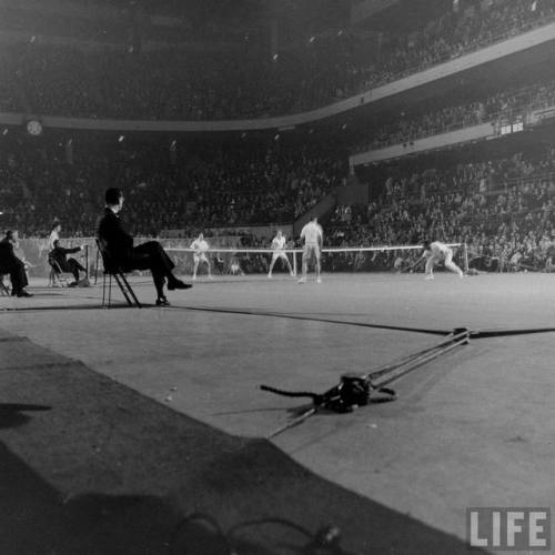 Tennis match at Madison Square Garden(Gjon Mili. 1947)