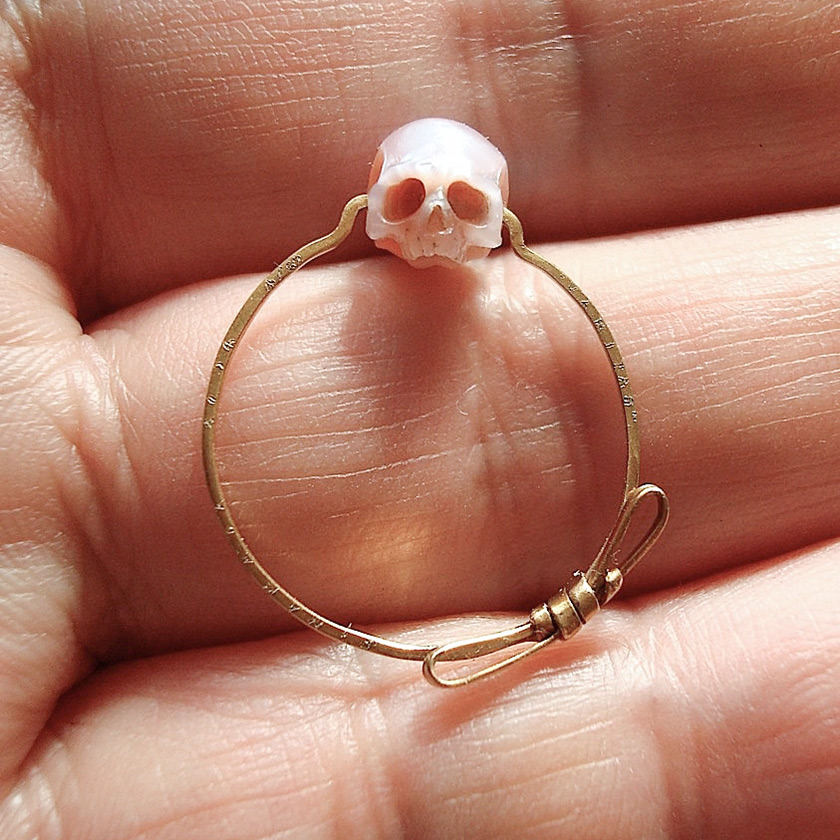 culturenlifestyle:  Japanese Artist Carves Stunning Skull Sculptures and Miniature Jewelry From Pearls