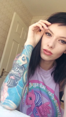 chescaaxx:  I got out of bed today 👏