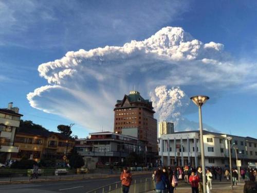 revistanarujodo:  Calbuco’s Volcano eruption 22 abril 2015 , Chile