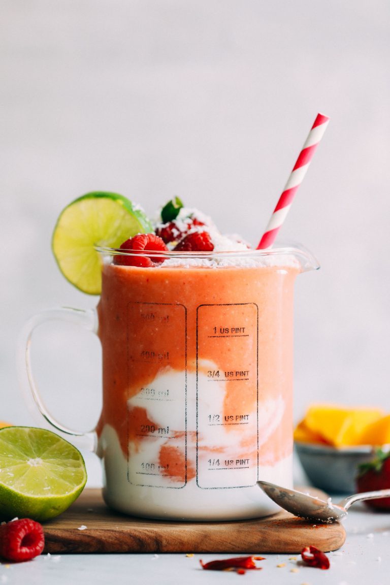 sweetoothgirl:  GINGERY MANGO &amp; BERRY SMOOTHIE  