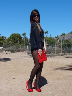 tightsobsession:  Red heels with opaque tights.