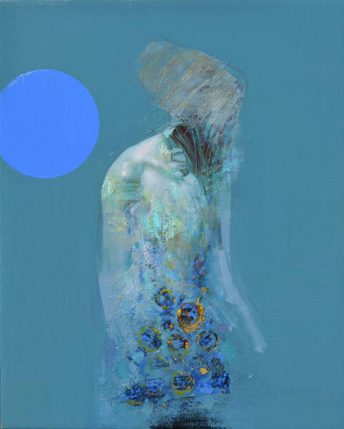 asylum-art:  Zin Lim Paints Figures Gracefully Dissolving into Abstraction Zin Lim  paints sculpted bodies and faces with twinkling eyes before wiping them away with textured paint strokes. While the San Francisco-based artist began his career painting