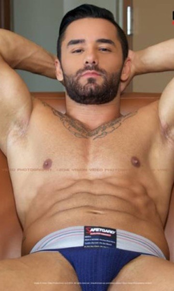 male-and-others-drugs:   Bruno Bernal naked