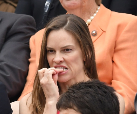 Hilary Swank watching tennis. (Getty)