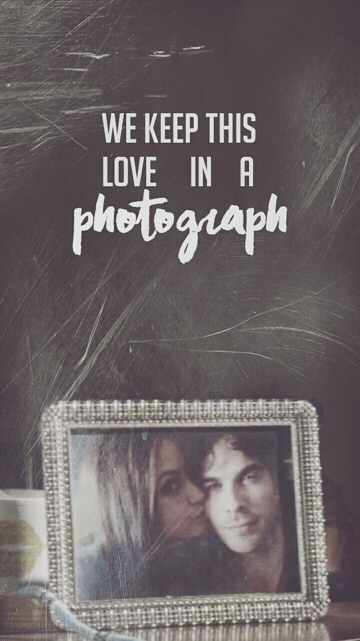 madeofcotton:  Photograph delena // lockscreen
