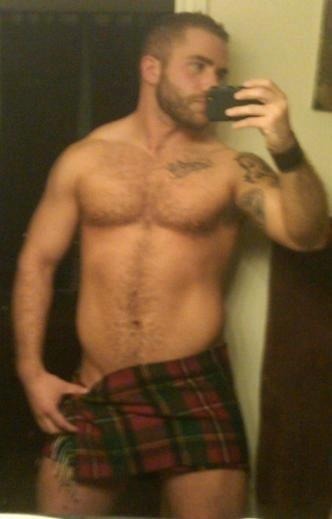 brettw114:  That’s a short kilt, um scarf