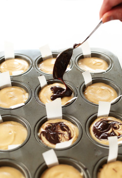 sweetoothgirl:  NO BAKE PEANUT BUTTER CUP CHEESECAKES 