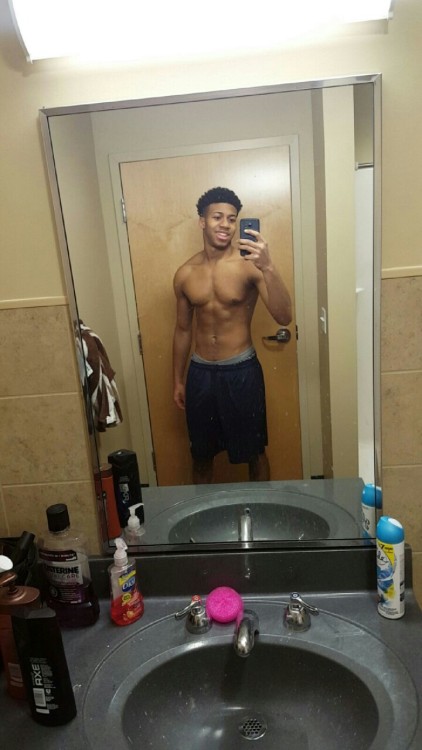 gdr1:  kelpfreak:  Josh👌👌👌  Creme d’ la’ Creme 