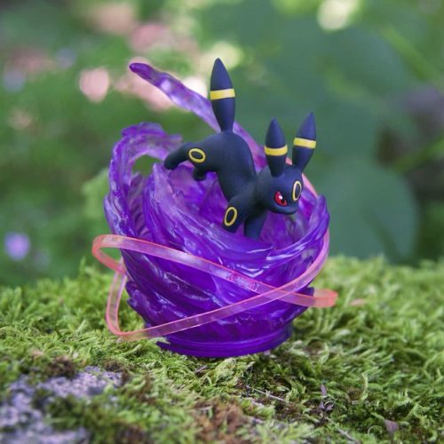 shelgon:Pokémon Gallery Figurines: Espeon - Light Screen and Umbreon - Dark Pulse