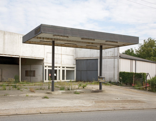 ghosts-in-the-tv: Abandoned gas stations, photography by Eric Tabuchi