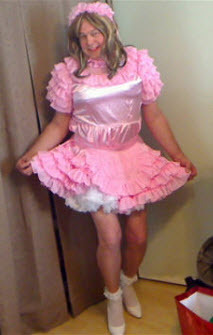 sissy-in-ruffles:Look how happy Sissy Michell is now that she’s