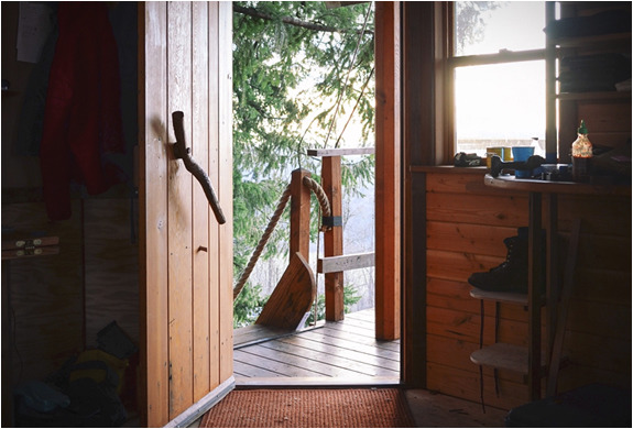 tinyhometrail:  Cinder Cone Treehouse(source)