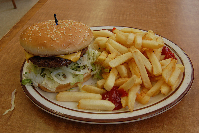 everybody-loves-to-eat:
“ 20090112 1/4 lb Big Burger by Tom Spaulding on Flickr.
”